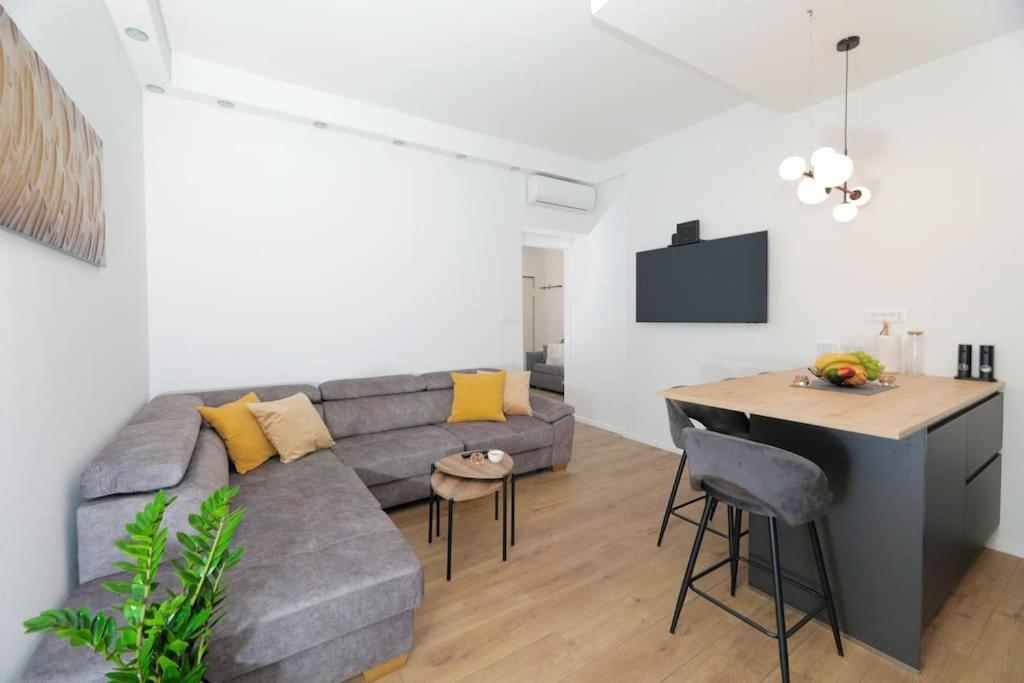 Tata Apartment Сплит Екстериор снимка