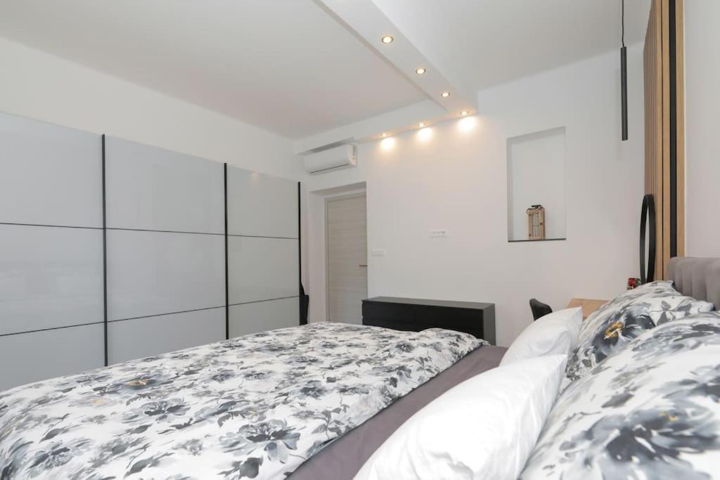 Tata Apartment Сплит Екстериор снимка