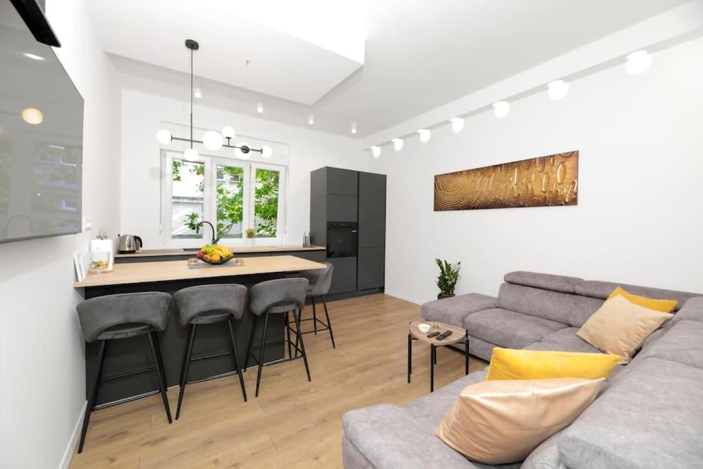 Tata Apartment Сплит Екстериор снимка